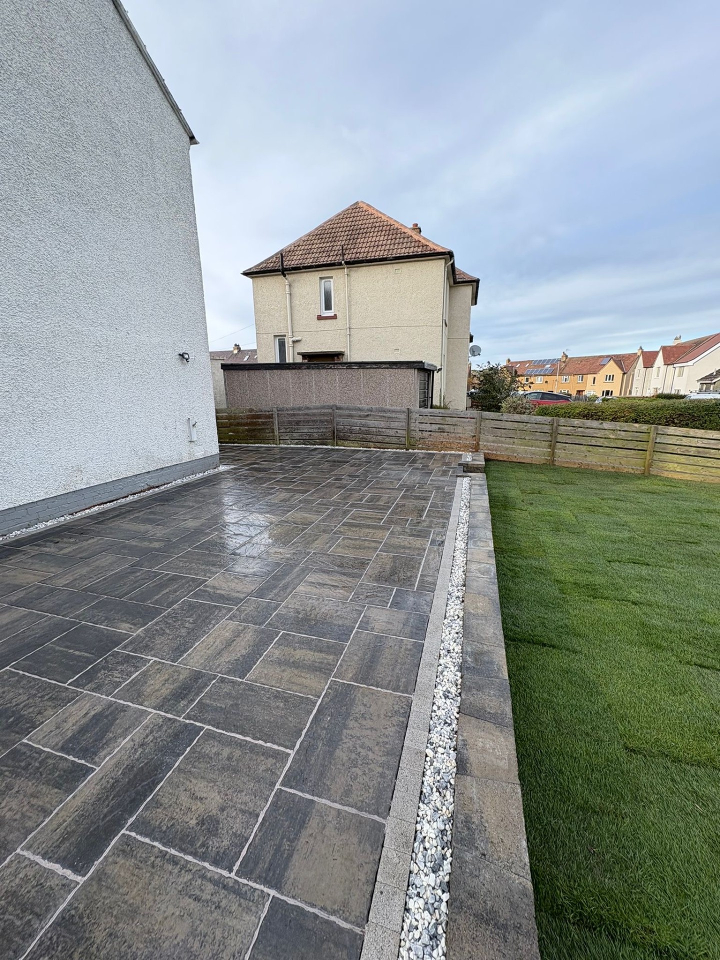 Newly renovated garden makeover in Kirkliston and South Queensferry, with ToBERMORE Historic Paving and fresh turf.