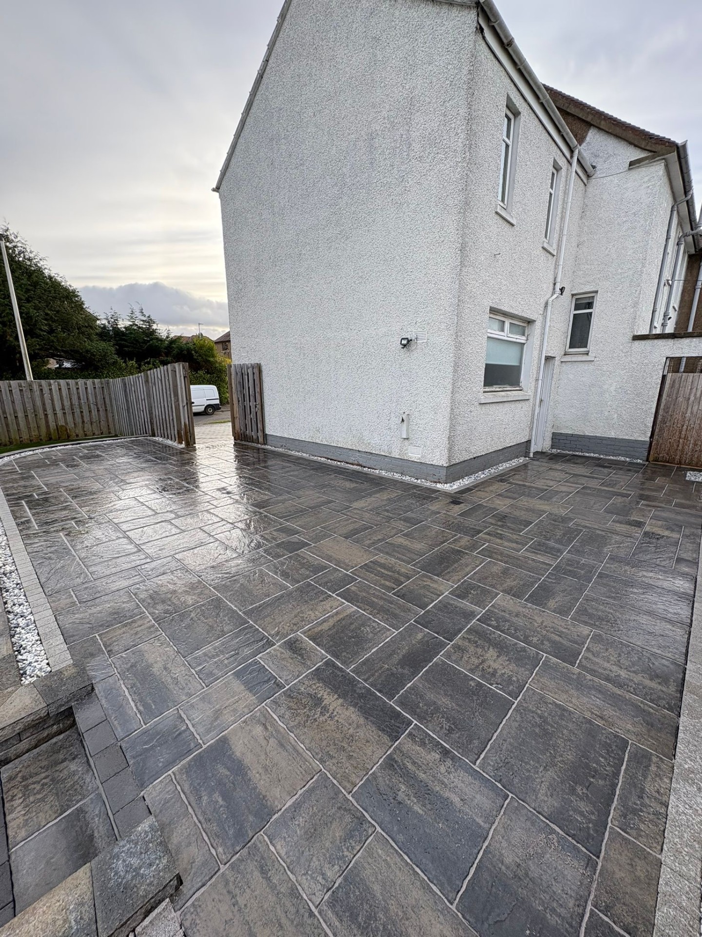 Wet-look ToBERMORE Historic Paving with Secure Light walling steps in a Kirkliston EH30 garden makeover.