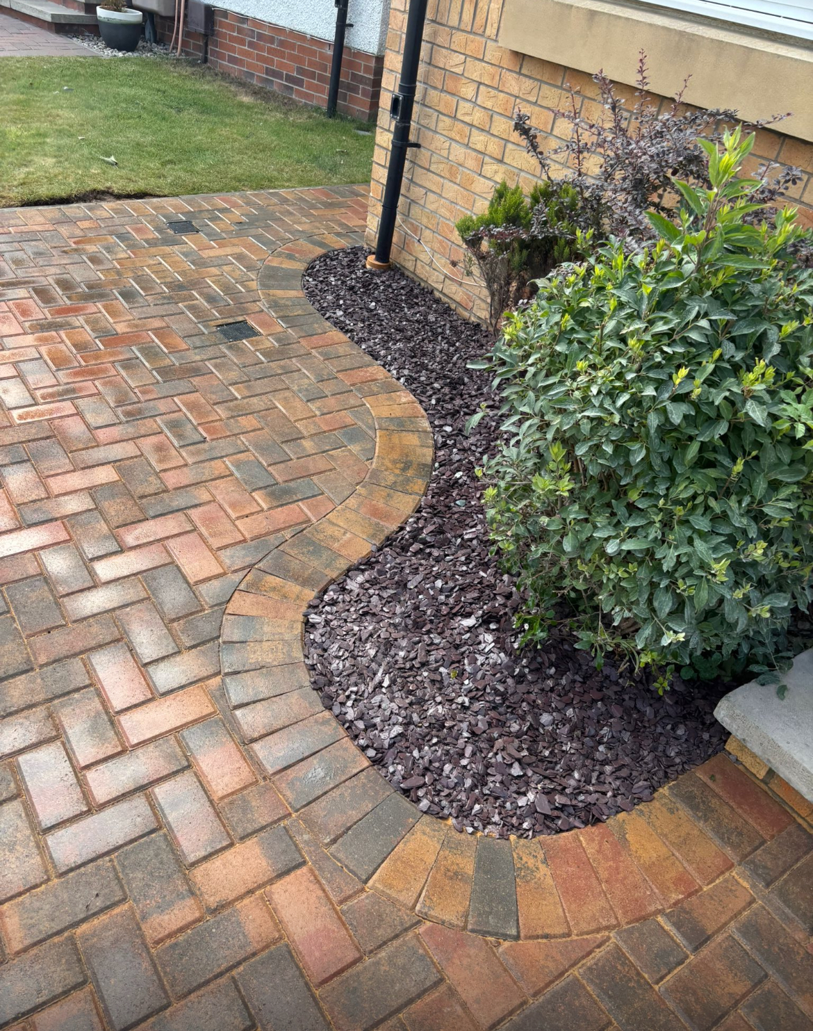 Tobermore curved edge detail